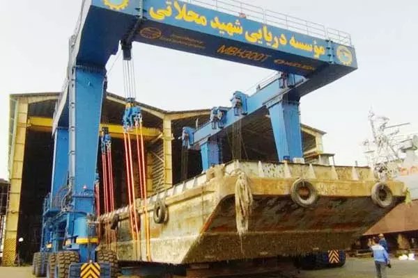 LAUNCH OF 300T YACHT CRANE IN IRAN