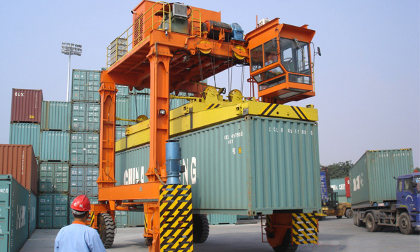 Container Straddle Carrier 1