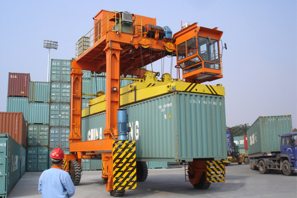 Container Straddle Carrier